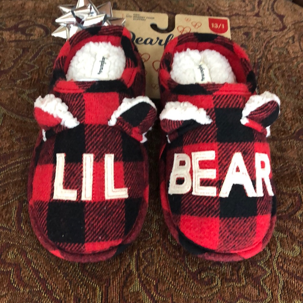 HOST PICK!  DEARFOAMS Holiday Slippers